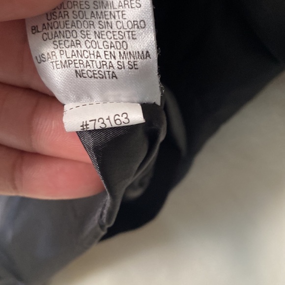 Sleeveless Black Blouse Size L - Picture 9 of 9